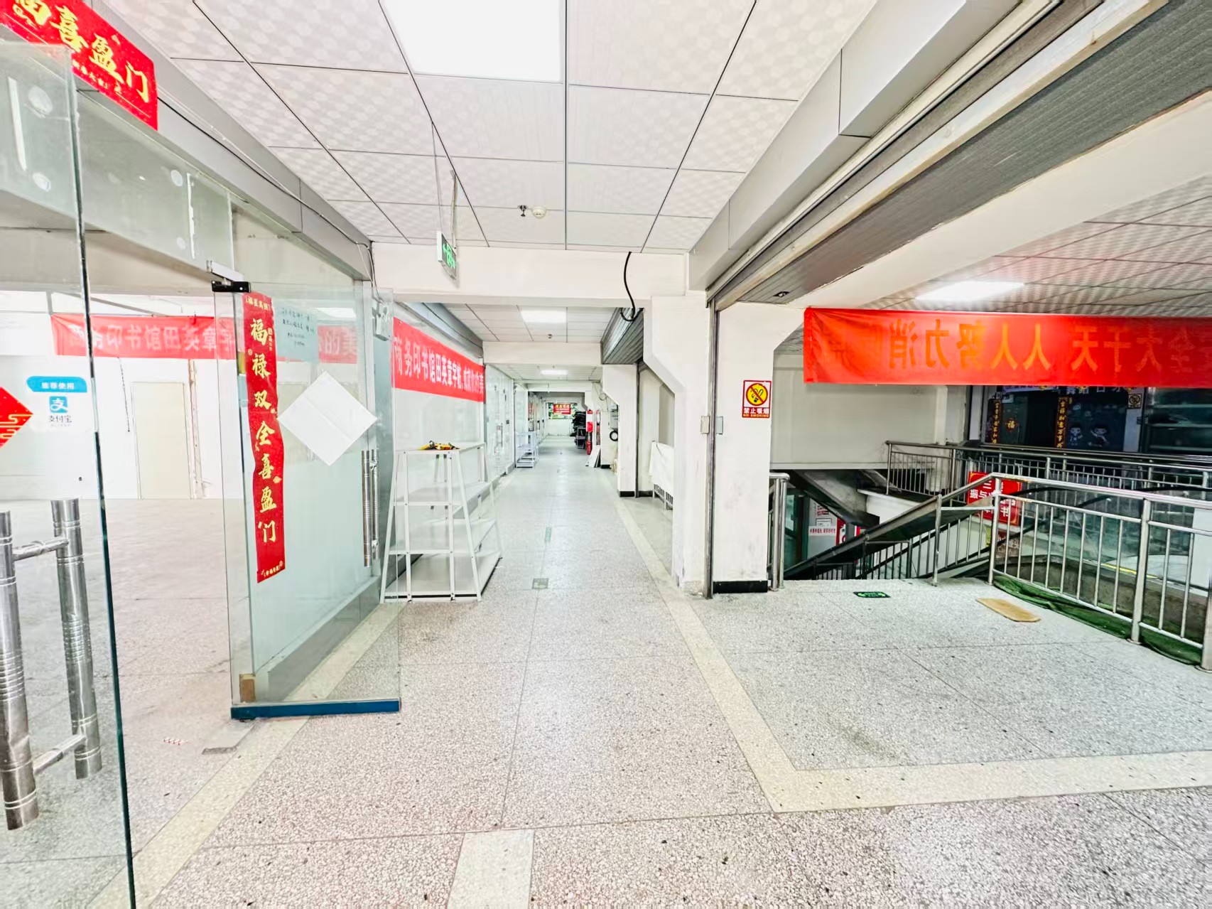马道街引入人工智能技术应用场景，推动AI与商业、零售、电商、企业服务等领域融合发展。