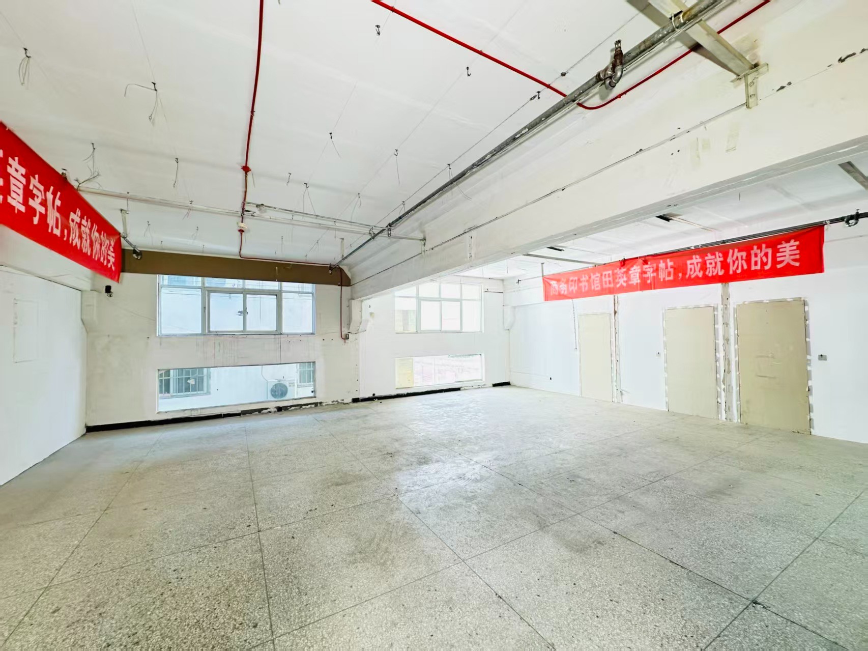 马道街重点吸引人工智能应用、数字经济、电商直播、智能制造服务、软件开发、科技创新企业及创业团队入驻